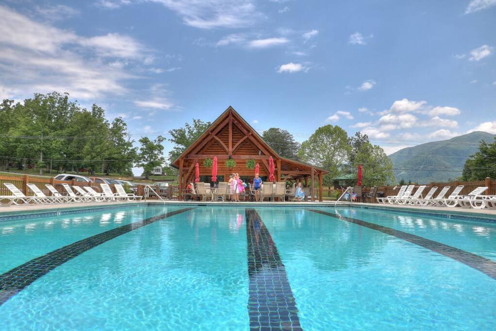 Private Smoky Mountain Luxury Log Home With 2 Fireplaces, Hot Tub & Community Pool Sevierville Bagian luar foto