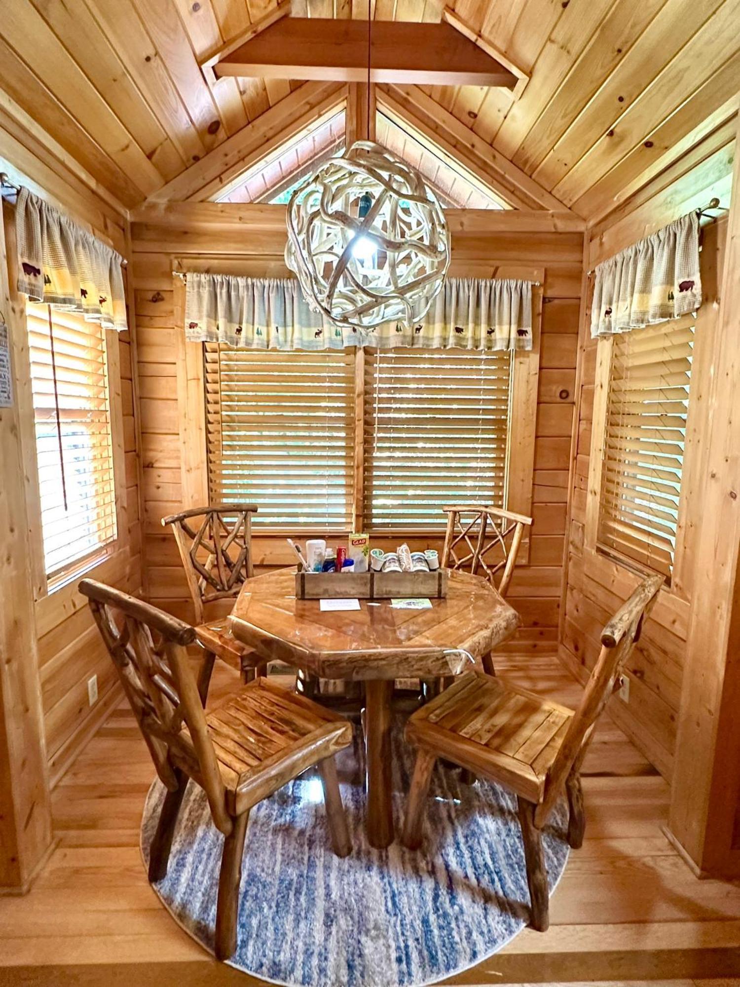 Private Smoky Mountain Luxury Log Home With 2 Fireplaces, Hot Tub & Community Pool Sevierville Bagian luar foto